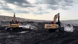 TWO SANY 500H EXCAVATOR IN ACTION | LOADING COAL ON TRUCKS ~ MININGSTORY