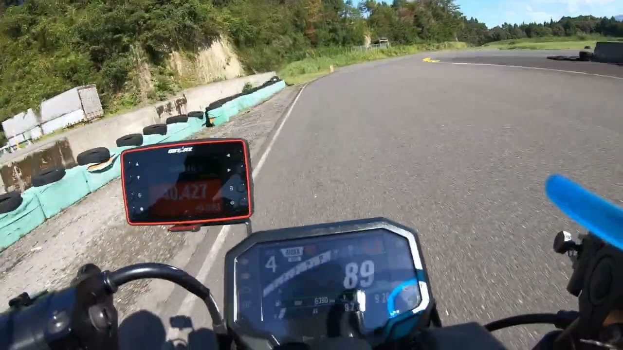 ラン 鉄アレイ adidas ZX ALKYNE atmos “NEO TOKYO” 未来を表現した極彩色