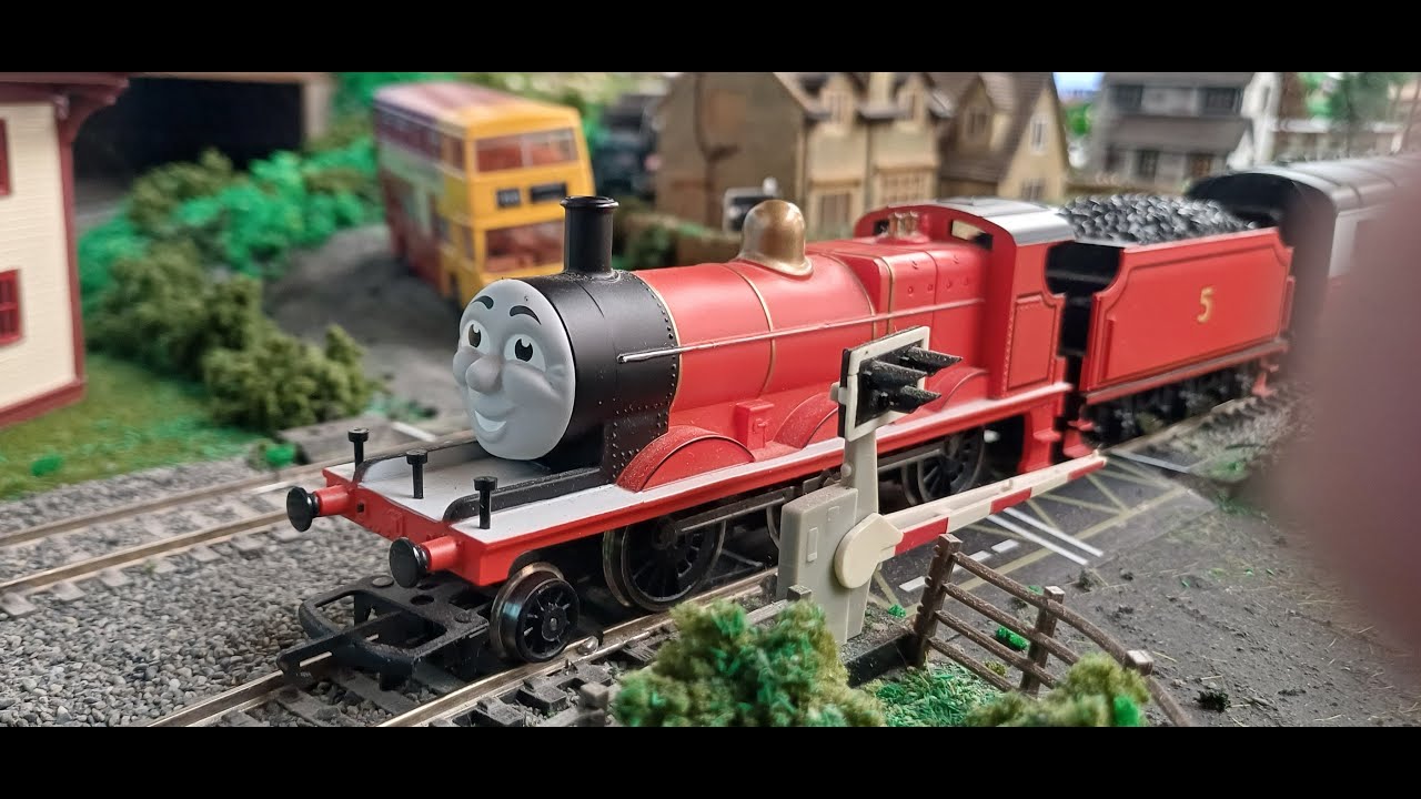 Hornby R852 No5 James the Red Engine 