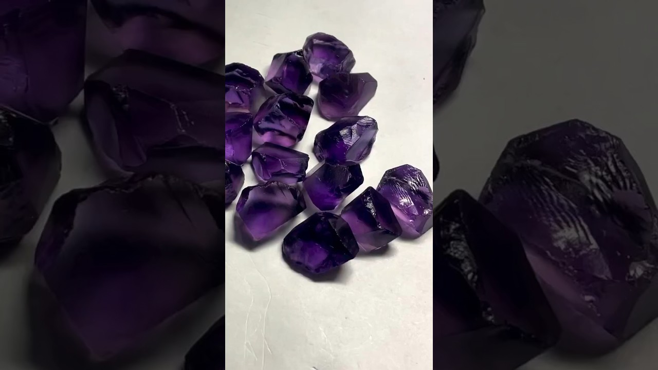 Amethyst (rough stone) Weight 15 to 30 carat Fallow@sunmoonstargems 