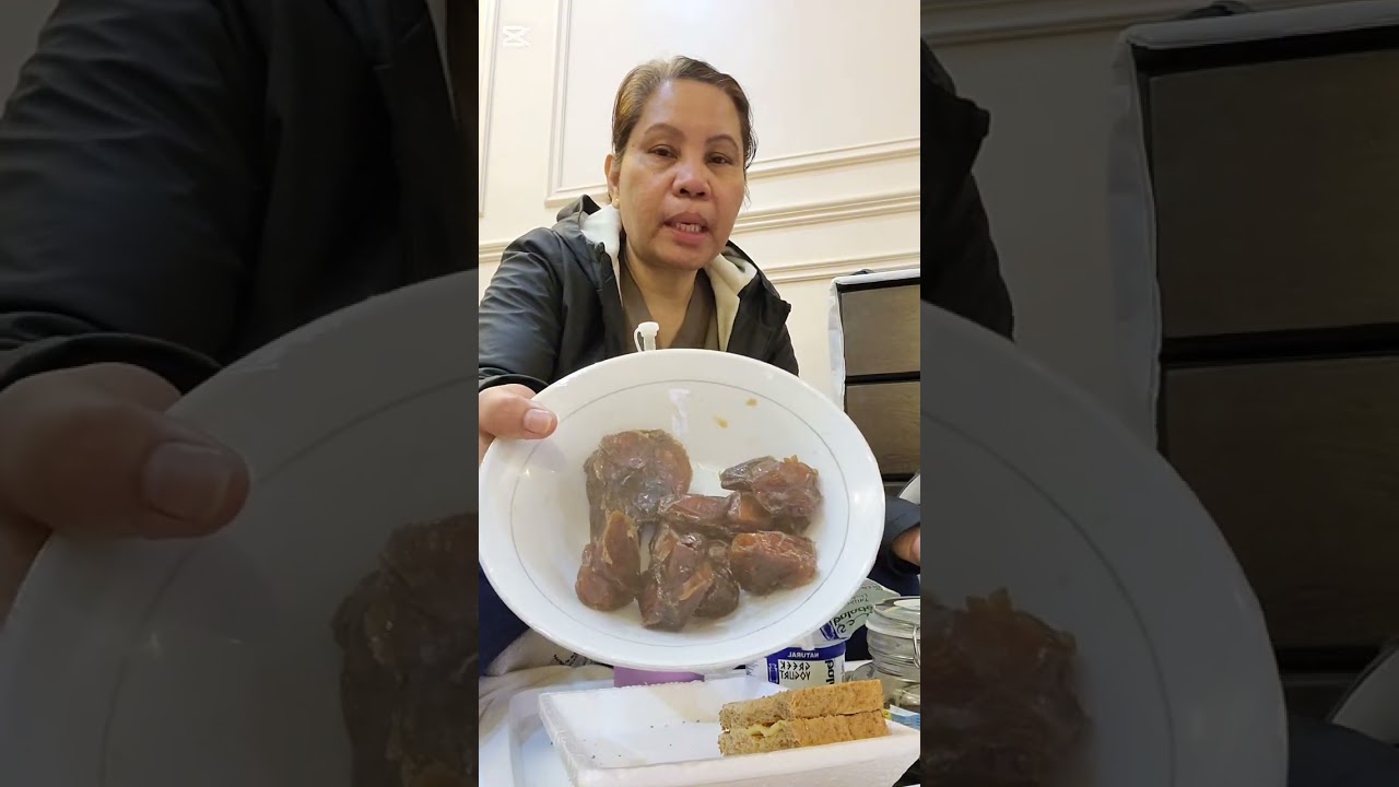 Breakfast bread w/ cheese 🍞 🥪 🧀  & yogurt 