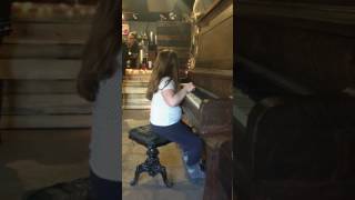 Camryn Jade rhythm at Abeantogo coffee shop piano