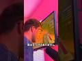 画面に近づく理由