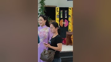 NSƯT Cẩm Tiên ra về sau khi hát xong tại nhà hát Trần Hữu Trang #shortvideo#cẩmtiên