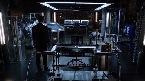Arrow 2x01 New Lair Scene