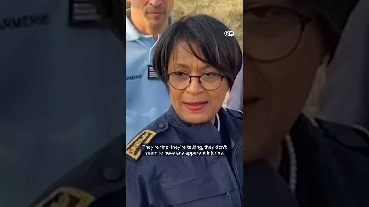 Watch: French air force jets collide mid-air after training exercise goes wrong | DW News