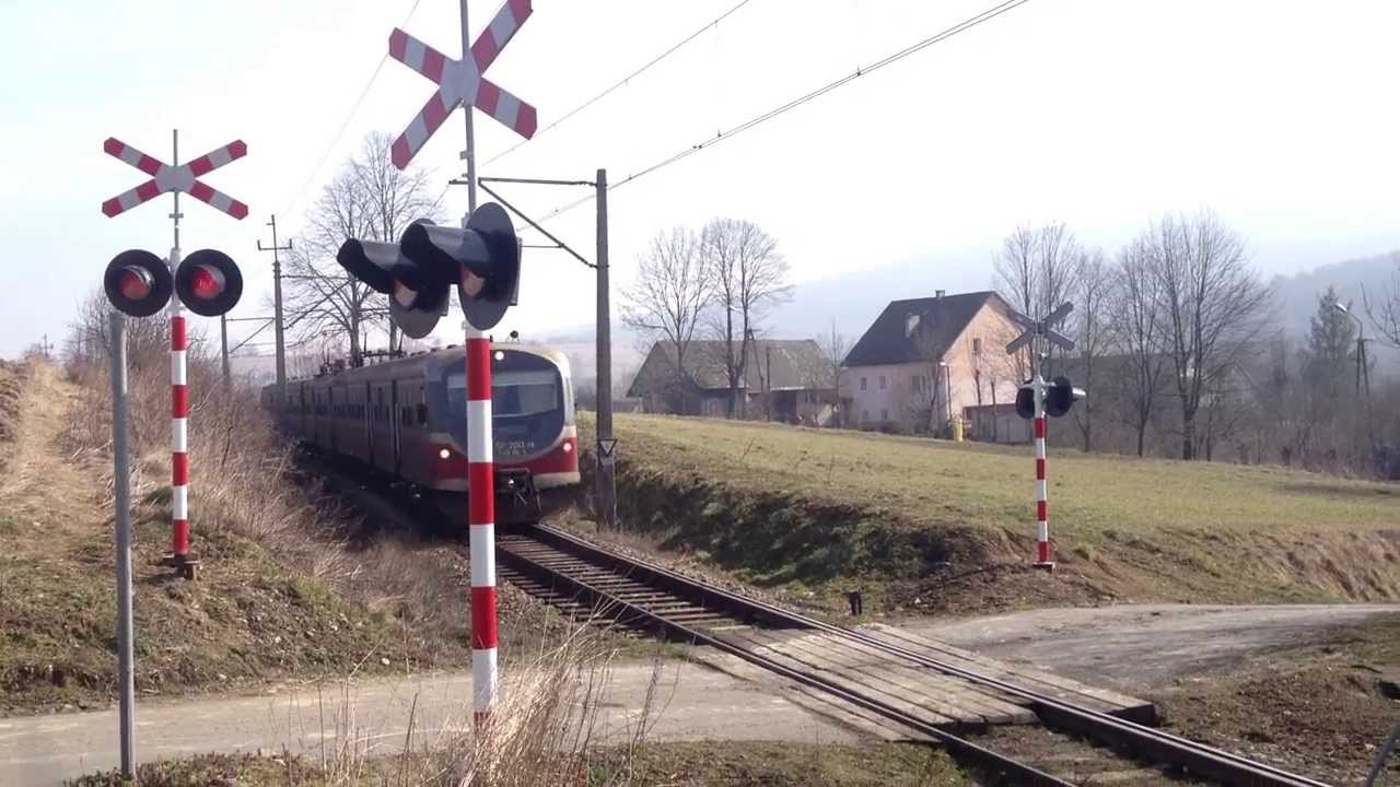 Przejazd kolejowy w Stryszowie EN57 ( Po Modernizacji 2014)