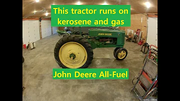Kolik paliva pojme nádrž John Deere?