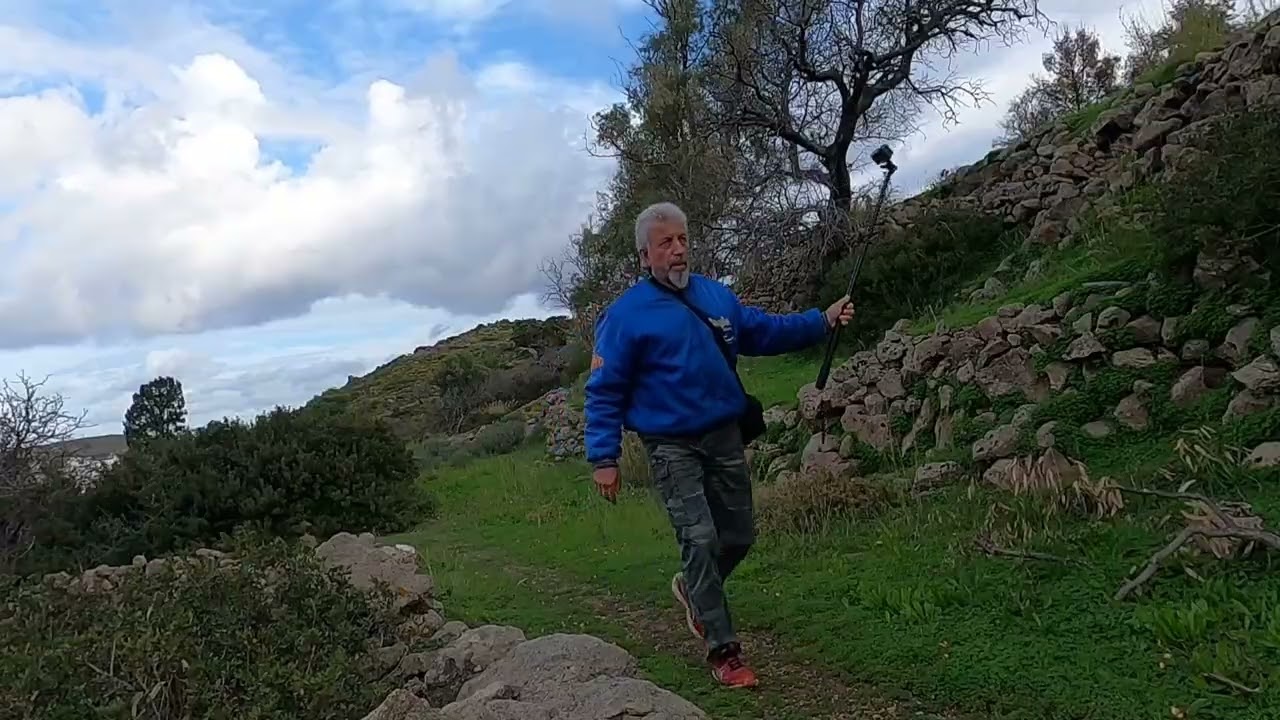 ΠΆΤΜΟΣ ΛΑΜΠΡΙΝΟΎΣΑ ΈΝΑ ΚΕΡΆΚΙ ΣΤΟ ΕΚΚΛΗΣΙΑΚΉ ΤΗΣ ΖΩΟΔΌΧΟΥ ΠΗΓΉΣ