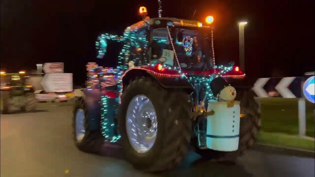Welshpool illuminated Tractor run trailer 2022. YouTube