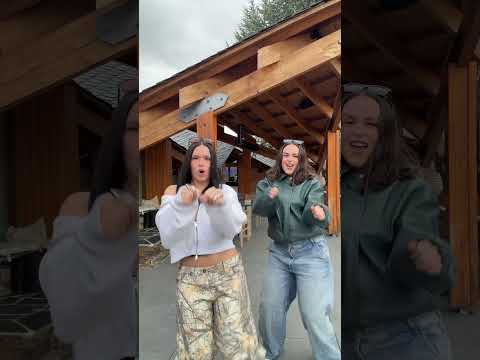Andrea Mengual y Laura Rouder bailando