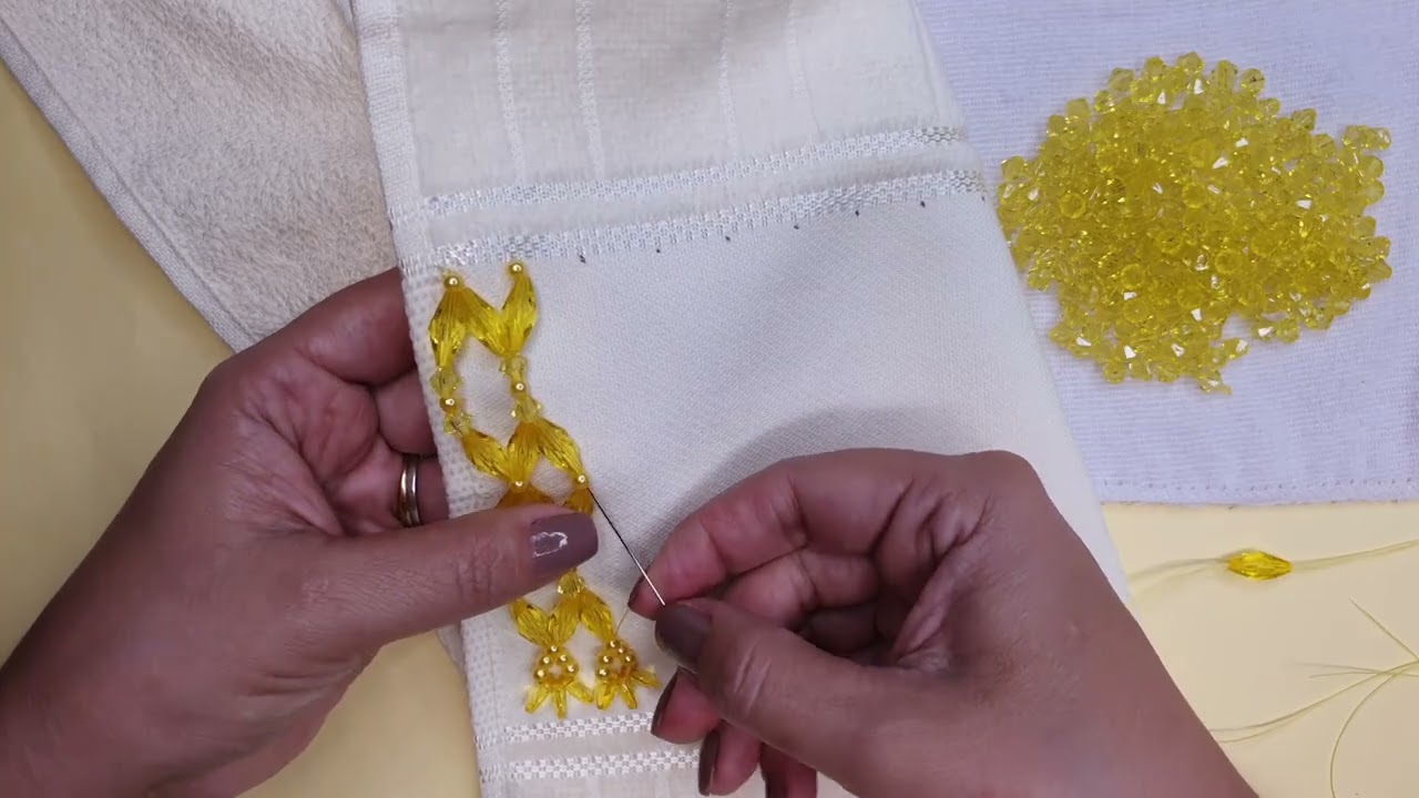 Barrado de pedraria em toalha de lavabo