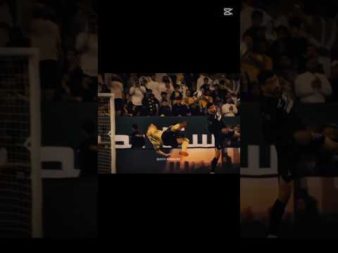 كلنا نمشي كريستيانو وحده في السماء       