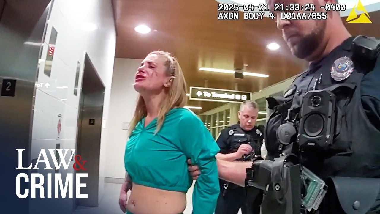 6 Airport Travelers Who Lost It Before Takeoff