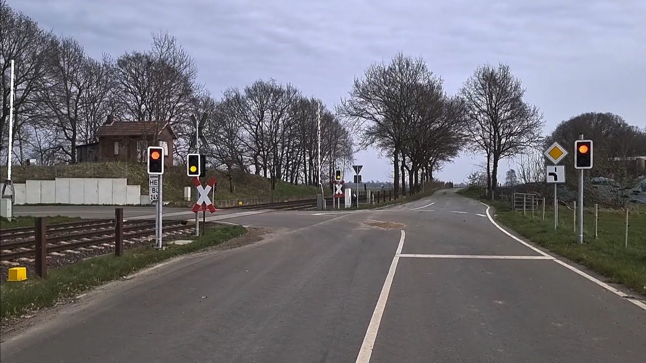 Bahnübergang Wingst, Am Fuchsberg // Railroad Crossing // Spoorwegovergang