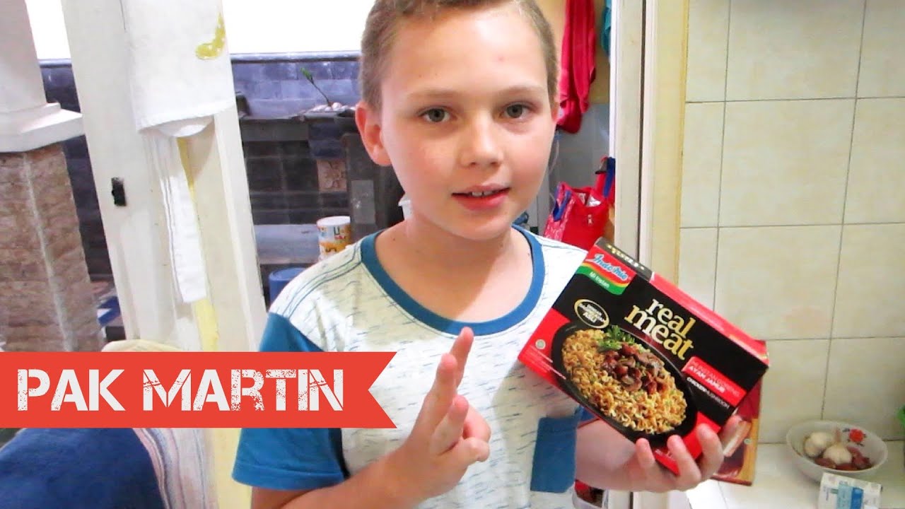 Anak Amerika Makan Indomie Real Meat | Review Makanan Indonesia 