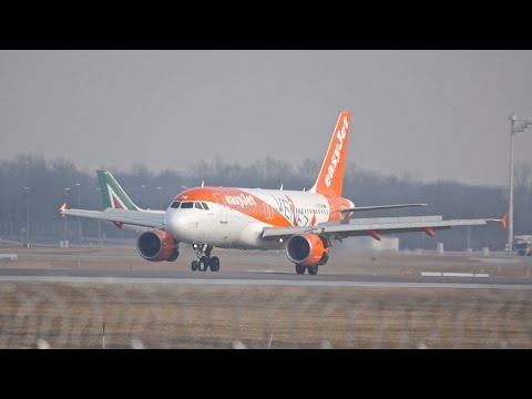 EasyJet Airbus A319-111 Venezia Logo Jet G-EZDW arrival at Munich Airport Landung Flughafen München