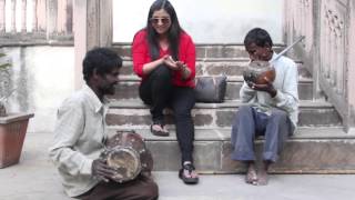 Richa Sharma - Travel Diaries (Jam with street musicians en route to Orcha in MP) chords