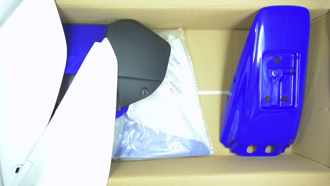 Yamaha DT125RE Unboxing NEW Plastics