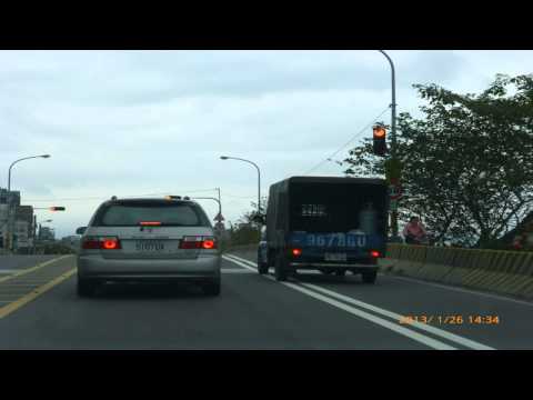 行駛[機車專用道]+[闖紅燈]