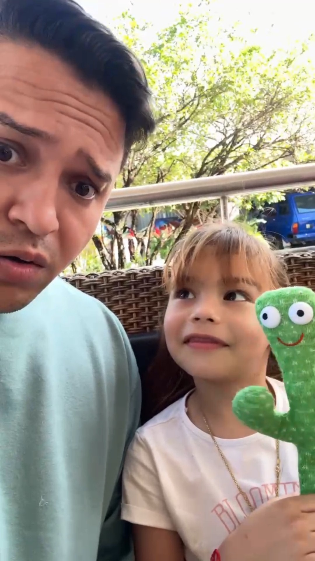 KENDALL TIENE UN MUÑECO QUE HABLA ?#humor #cosasdefamilia #comedia #cosasdecasa #shortviral