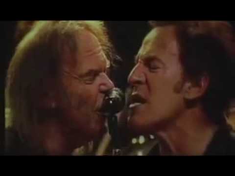 Bruce Springsteen w/ Neil Young Keep On Rockin&#039; In The Free World (Live VFC 2004 10 05)