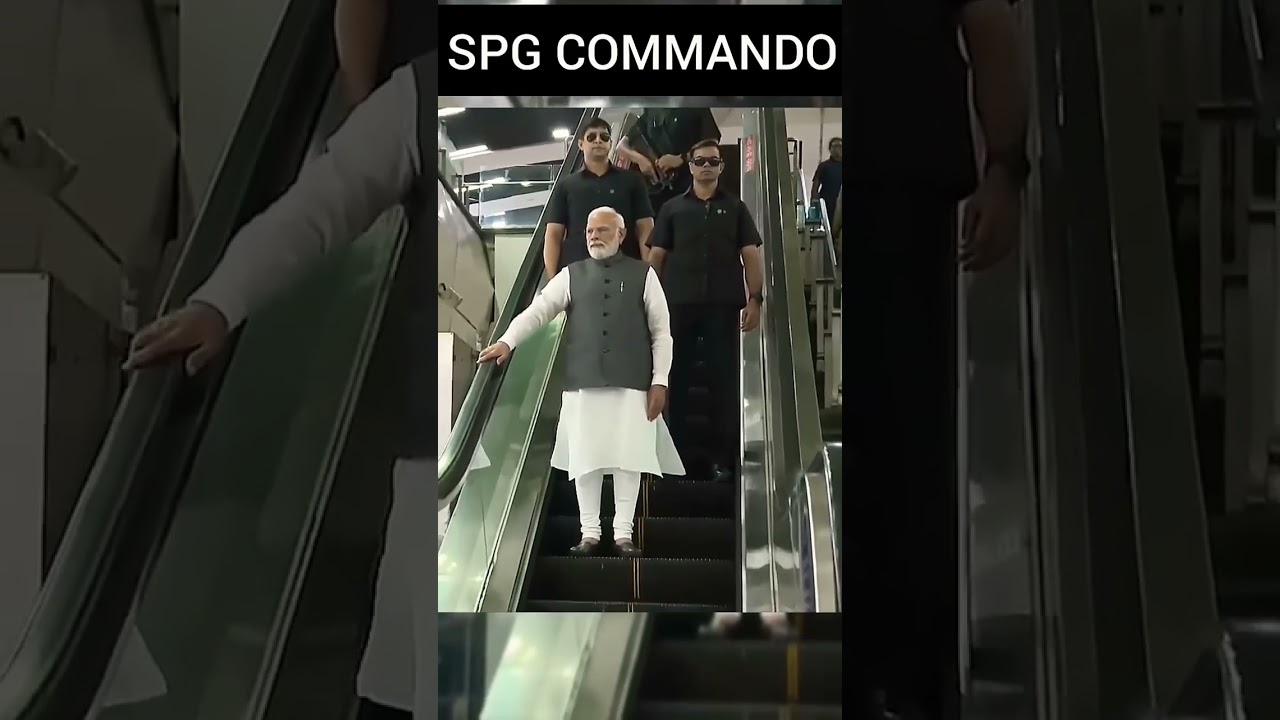 SPG COMMANDO PM Security In Delhi Metro 