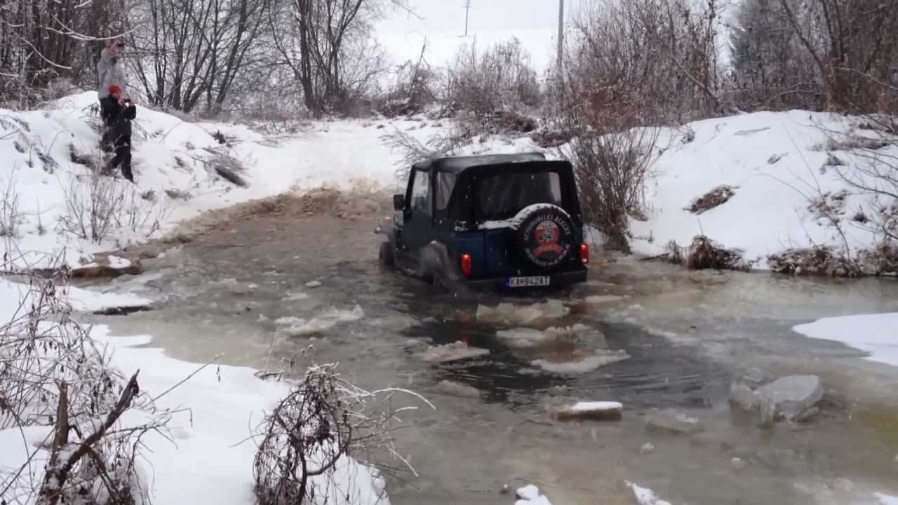 Land Rover S2a & Asia Rocsta Water Fording - YouTube