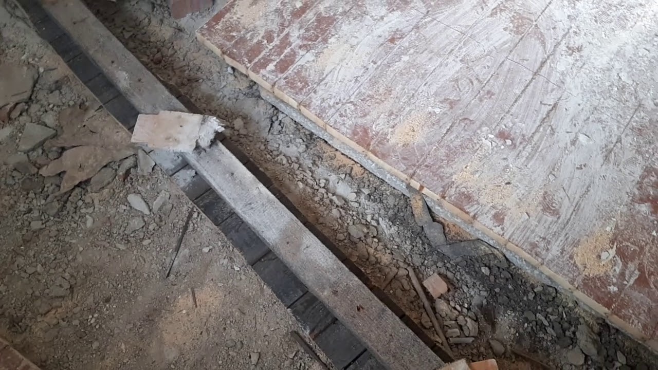 Простой демонтаж старого пола в хрущевке - YouTube