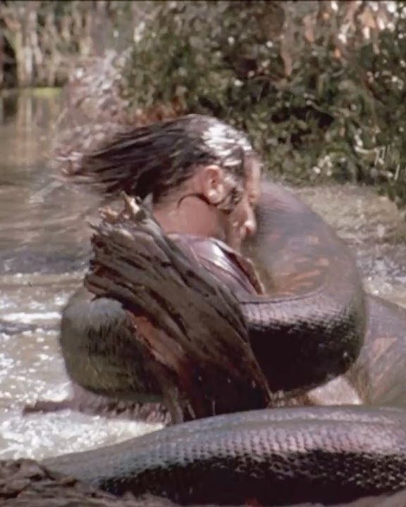 'OMG! Anaconda EATS Jon Voight! 🐍💀 Movie's CRAZIEST Death Scene!'