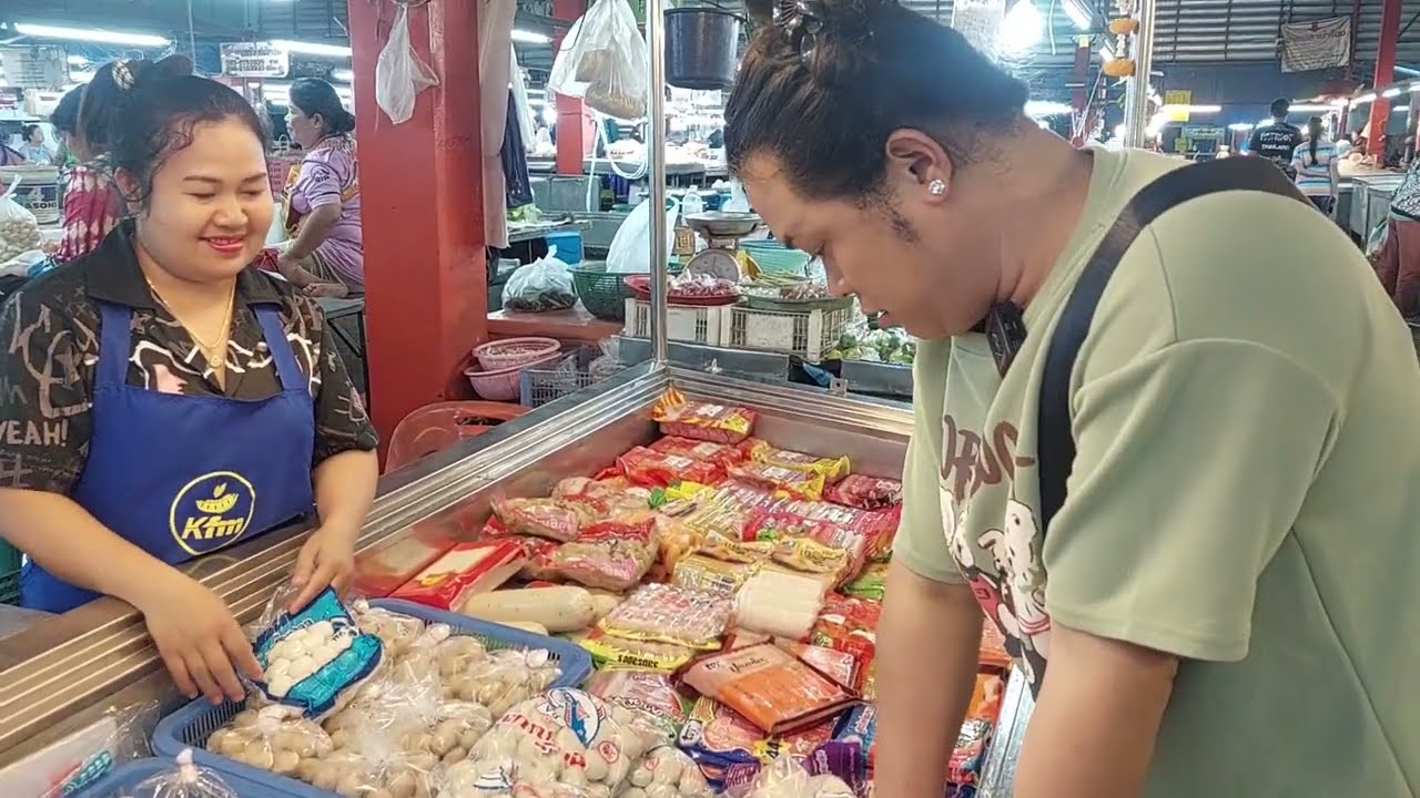 ตลาดวัดธาตุหนองคายเลือกซื้อไว้กินบุญ สาวเฉิ่มพามาชมตลาดบ้านเรา