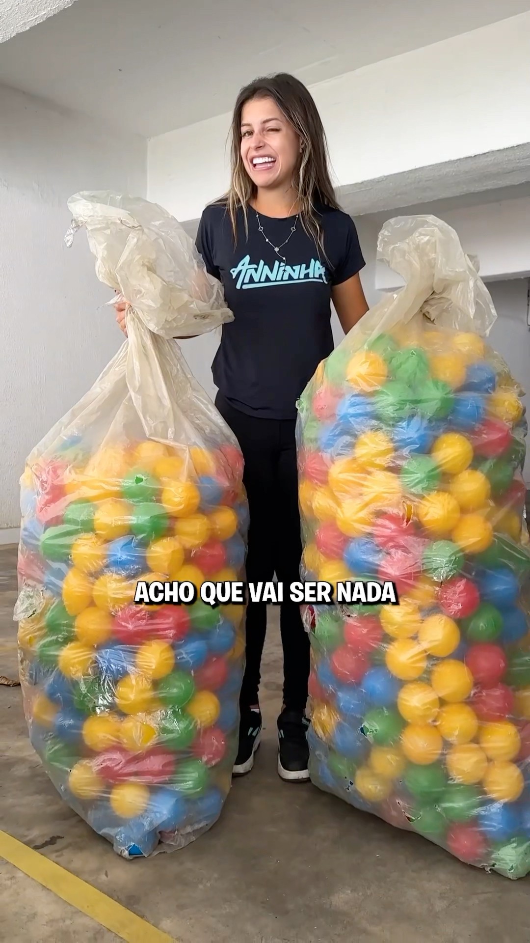 ENCHI O CARRO DO MEU PAI DE BOLINHAS!! #shorts