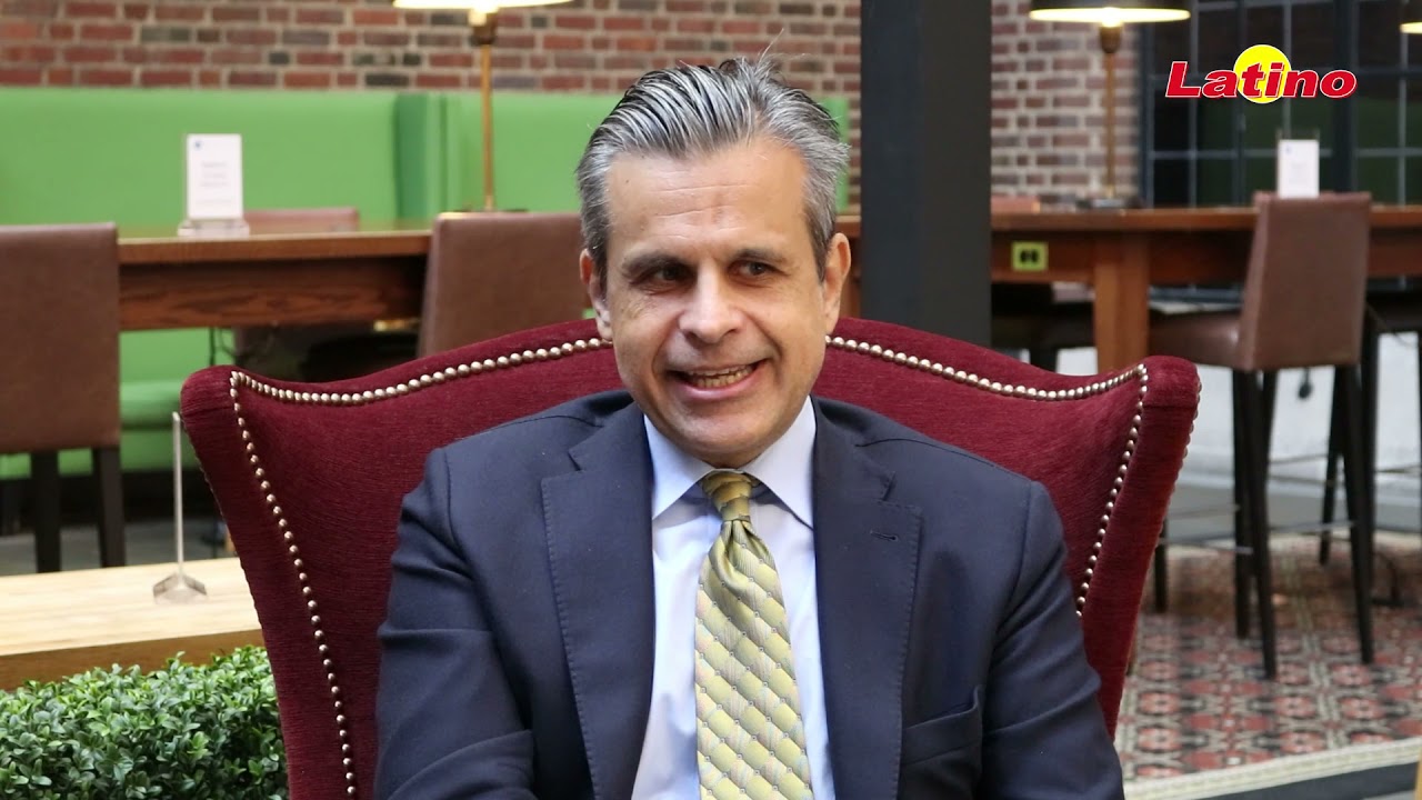 Martín Urieta de profesor a compositor de bellas canciones Como “Mujeres  Divinas” e interpretes como “Chente Fernández”. - Latino Detroit