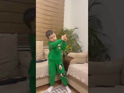 ابوي غشاش معاه رشاش انا مسكين معي سكين       