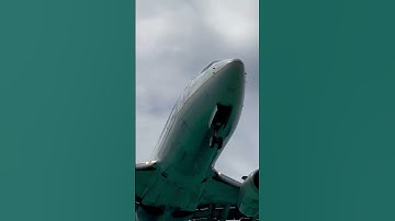 Low Approach into St Maarten (Maho Beach)