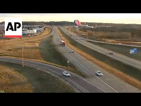 Moment hot air balloon crashes along Minnesota highway