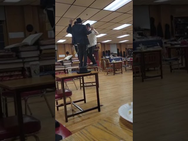 ר' מרדכי דן שי' רוקד ״ופרצת״ בימי הכנה ליום הבהיר כ"ח סיון