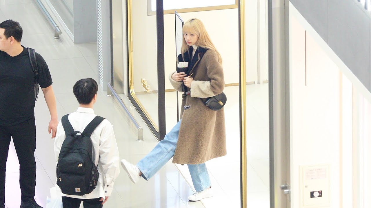 190621] LISA at ICN Airport  Korean fashion, Blackpink lisa, Blackpink  fashion