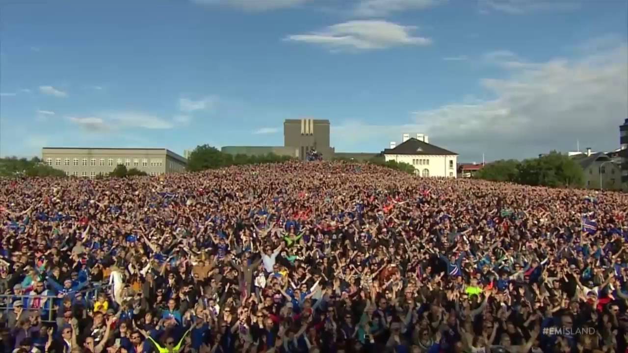 Iceland Euro 16 Stars Perform Final Viking Clap With Thousands Of Fans In Reykjavik Youtube