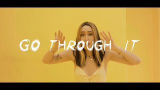 Смотреть клип Elohim - Go Through It (Official Visualizer)