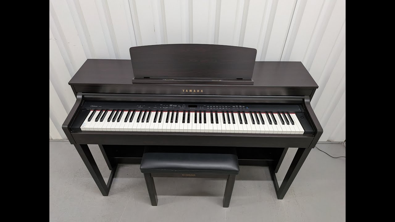 Yamaha Clavinova CLP-470 in dark rosewood with wooden keys action