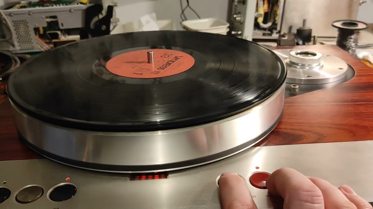 Luxman PD-310 Gramofon z próżniowym stabilizatorem płyty (przysysa 