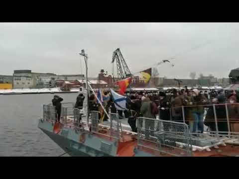 Инцидент во время подъема Андреевского флага на корвете "Гремящий"