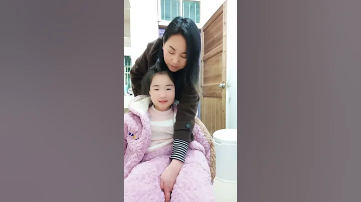 disabled girl 爸爸又出去工作了，家裡又恢復了我和媽媽兩人的生活，媽媽今天腰痛抱不動我 - 天天要聞
