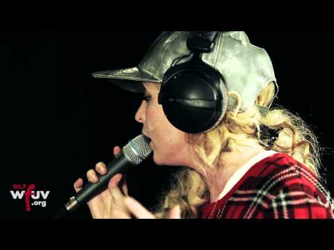 The Tings Tings - "Wrong Club" (Live at WFUV)