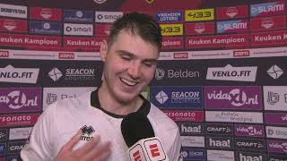 Download Lagu Vlak blij met cadeautje: \ MP3