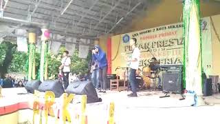 Download(Cover) Tumband Papa Rock N Roll, SMA Negeri 2 Sukabumi MP3 MP4 (Cover) Tumband Papa Rock N Roll, SMA Negeri 2 Sukabumi