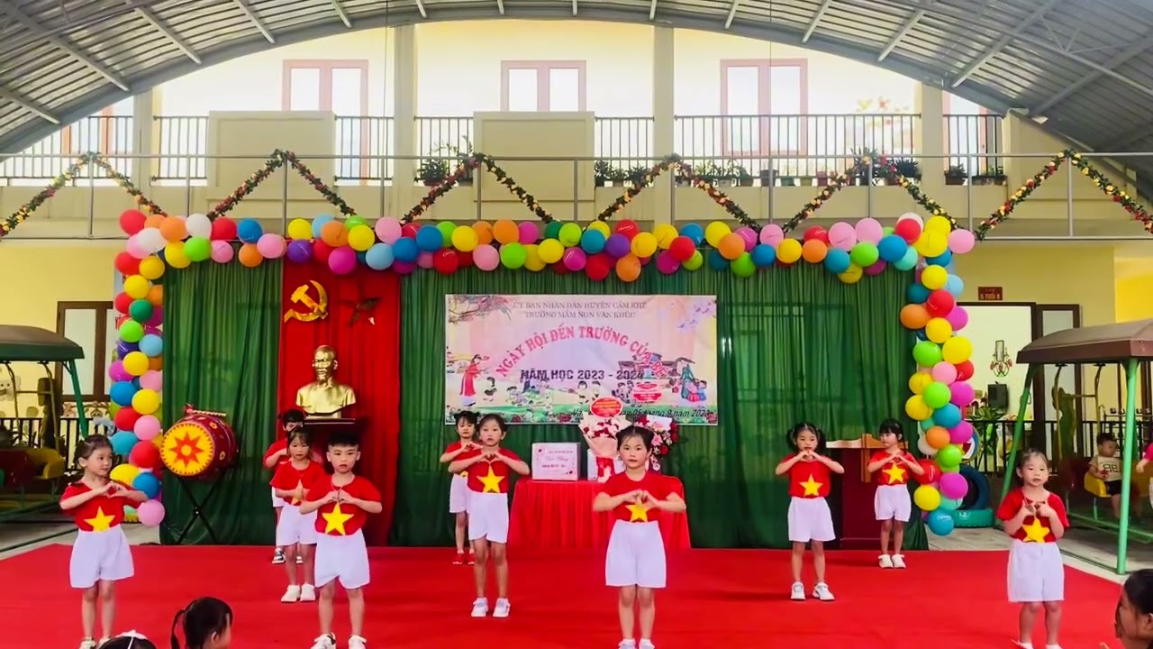 Nhảy Nối vòng tay lớn- hs trường MN Văn Khúc