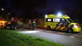 Automobilist rijdt lantaarnpaal uit de grond in Emmen