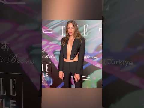 SERENAY SARIKAYA’DAN ÇOK